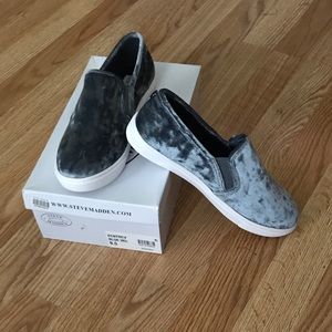 Steve Madden slip ons